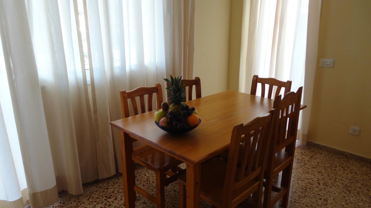 Apartamentos Cala Llonga Exterior photo