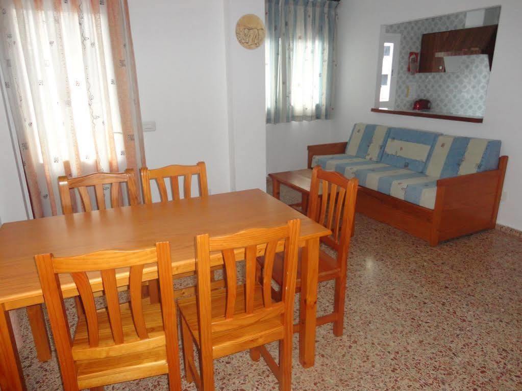 Apartamentos Cala Llonga Exterior photo